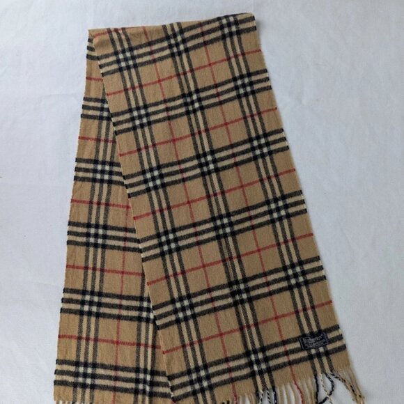 Burberrys Scarf Beige – Unisex 100% Lambswool Check – Pre-Loved – Elegant & Cozy - Picture 3 of 8